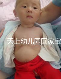 第一天上幼兒園回家寶寶指著媽媽哭，網友看樂了！